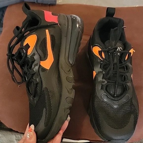 Nike - Picture 2 of 10